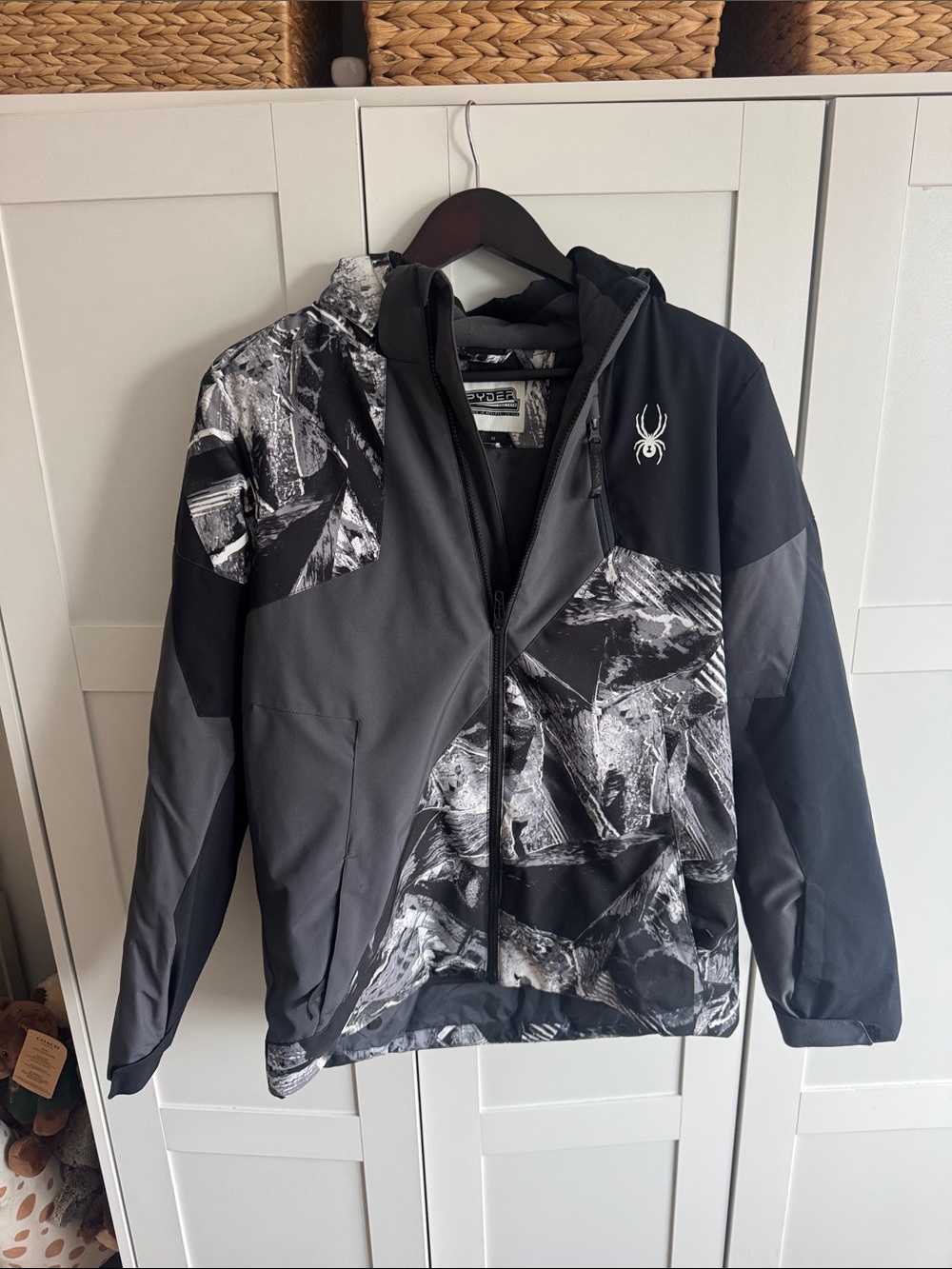 Spyder Men’s Black & Gray Hooded Ski Jacket with Graphic Panels